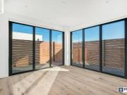 Modern 2 Bedroom Apartment in Prime McKinnon Location