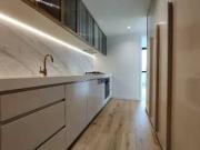 Modern 2 Bedroom Apartment in Prime Melbourne Location...