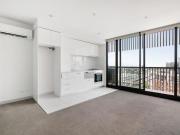 Modern 2 Bedroom Apartment Opposite Queen Victoria...