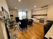 Modern 2 bedroom apartment plus study with parking in...