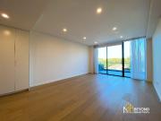 Modern 2 Bedroom Apartment Walking Distance to Homebush...