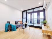 Modern 2 Bedroom Apartment with Balcony in the Heart of...