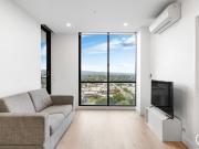 Modern 2 Bedroom Apartment with Park Views