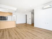 Modern 2 Bedroom Apartment with Study in the Heart of...