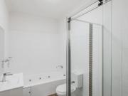 Modern 2 Bedroom Bright, Spacious & Perfect for...