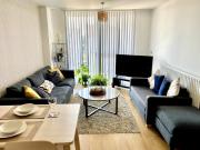 Modern 2 Bedroom City Centre Apartment + Parking