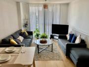 Modern 2 Bedroom City Centre Apartment + Parking