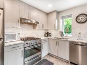Modern 2 Bedroom Garden Suite – East Vancouver East...