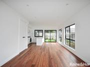 Modern 2 Bedroom Townhouse in Springvale!