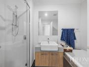 Modern 2 BEDROOM TOWNHOUSE PLUS STUDY