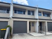 Modern 2 bedroom unit close to town