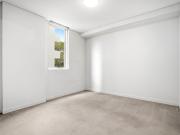 Modern 2 Bedroom Unit, Great Location!