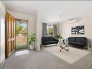 Modern 2‑Bedroom Unit in Prime Bentleigh East Location