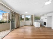 Modern 2 bedroom unit in the heart of Taringa