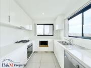 Modern 2 Bedrooms plus study or third bedroom with...