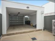 Modern 2 Bedrooms Plus Study Town House In Sought After...