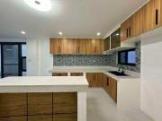 Modern 2 Storey Single Detached Home in Kingspoint QC –...