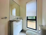 MODERN 3 BED, 2 BATH UNIT FOR RENT! CLOSE TO GOLF COURSE...