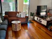 Modern 3 Bed + Guest Room Townhouse in West End With...