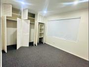 Modern 3 Bedroom, 2 Bathroom House – Easy Access to...