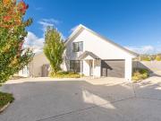 Modern 3 Bedroom, 3 Bathroom Townhouse in Prime Kingston...
