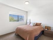 Modern 3 Bedroom Apartment with Spacious Living & City...