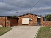 Modern 3 Bedroom Home With Air Conditioning & Covered...