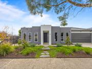 Modern 3 Bedroom Home with Double Garage Modern 3 Bedroom Home with Double Garage