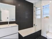 Modern 3 bedroom Townhouse Close to everything !