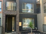 Modern 3 Bedroom Townhouse in Prime Craigieburn Location!