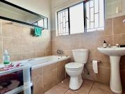 Modern 3 beds, 2 bath apartment in Edleen Kempton Park...