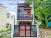 Modern 3 Storey Single House For Sale in Pilar Village...