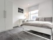 Modern 4 Bedroom Flat in Kennington