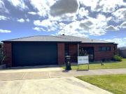 Modern 4 Bedroom Home Modern 4 Bedroom Home