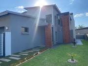 modern 4 bedroom house in magalieskruin