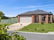 Modern 4 bedroom retreat with scenic backyard views