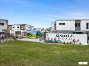 Modern 4 bedroom townhouse, AC and Pool