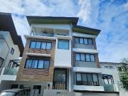 Modern 5 Bedroom Luxury Home in McKinley Hill Village –...