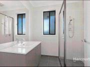 Modern 5 Bedroom Townhouse in Prime Clayton Location