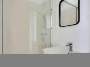 Modern 5th Floor Apartment with Elevator Access, Paris...