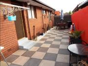 Modern and Bright 2 Bedroom Home in Thomastown