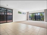 MODERN AND BRIGHT HOME WAITING FOR YOU