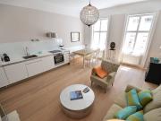 Modern and bright serviced apartment in Vienna city,...