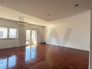 Modern and central 2 bedroom apartment on Rua Dona...