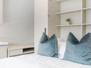 Modern and charming studio in Ealing Has an Apartment