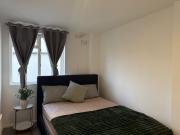 Modern and Cozy 2 Bedroom Flat Available!