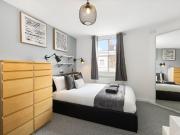 Modern and Cozy 2 Bedroom Flat Available!