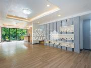 Modern and Elegant Residence with Stunning Mountain Scenery