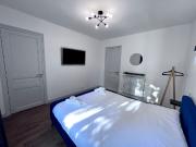 Modern and Fully Equipped Apartment in Paris 18th Sleeps...