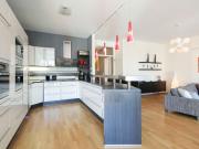 Modern and high quality 4 room apartment with spacious...